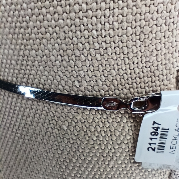 .925 Sterling Silver V-shaped Flat Herringbone Choker Necklace - Picture 3 of 3